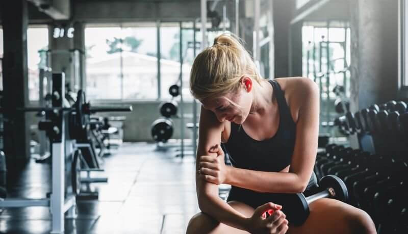 Bolečine po vadbi v fitnesu.